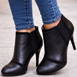 BCBG Paris black Booties size 6